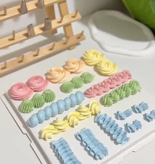 12 Piece Stainless Steel Cake Icing Frosting Piping Bag & Coupler Tips with Nozzles